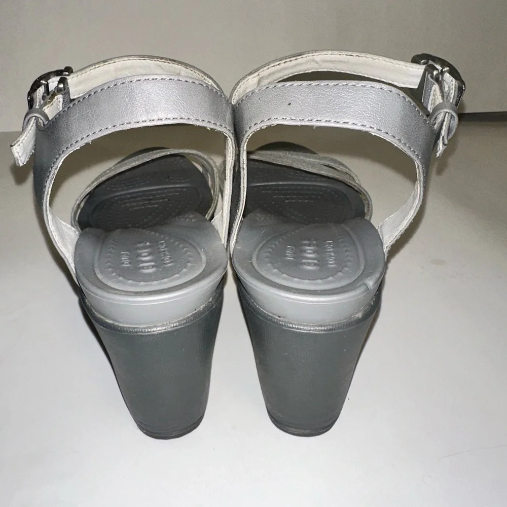 Crocs Women's Leigh II Ankle Strap Wedge‎ Size 10 Sandals Heels Gray Fabric